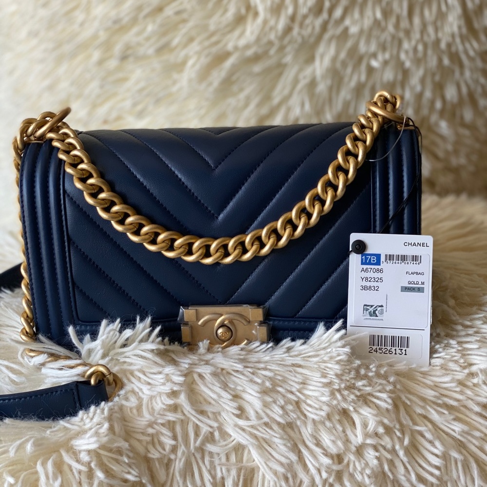 Chanel old medium boy chevron calfskin navy